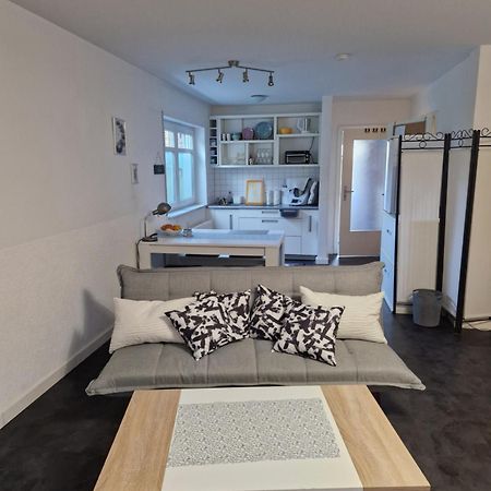 Souterrain-Wohnung Mit Kostenlosem Stellplatz Leipzig Eksteriør bilde