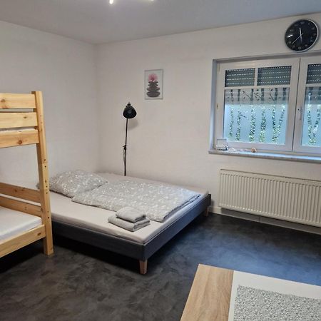 Souterrain-Wohnung Mit Kostenlosem Stellplatz Leipzig Eksteriør bilde