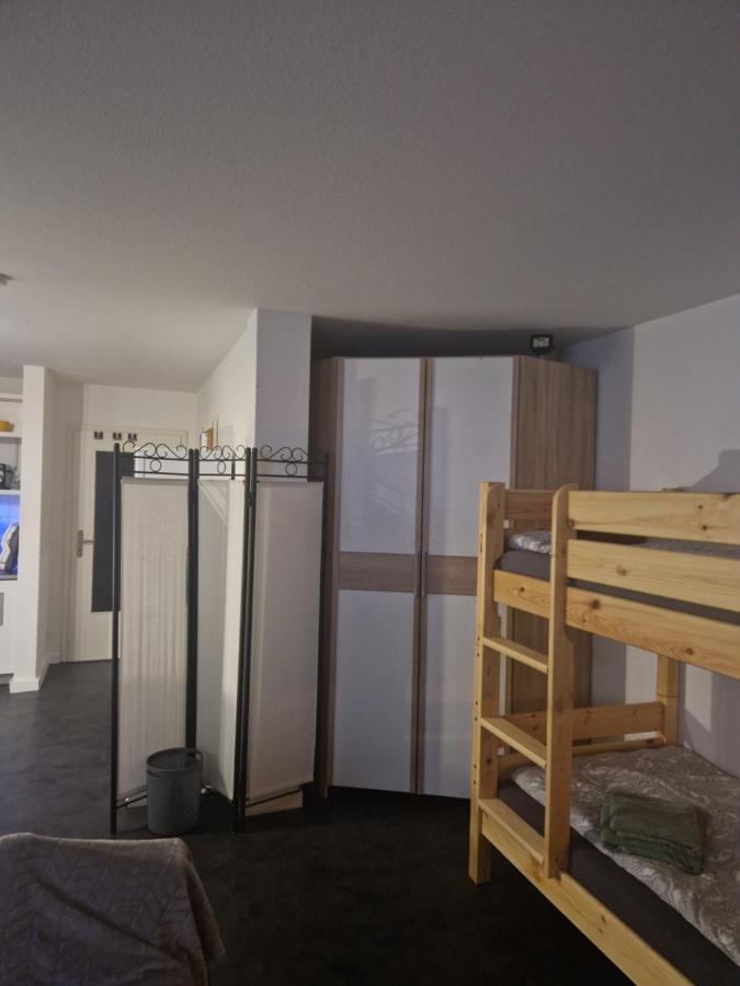 Souterrain-Wohnung Mit Kostenlosem Stellplatz Leipzig Eksteriør bilde