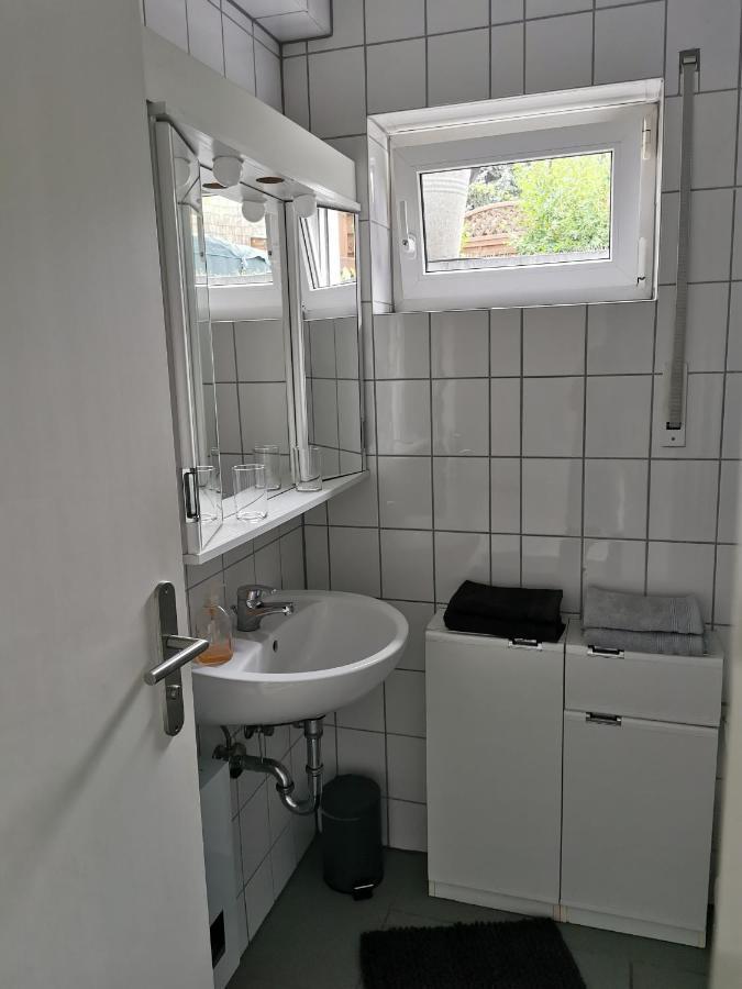 Souterrain-Wohnung Mit Kostenlosem Stellplatz Leipzig Eksteriør bilde